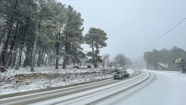 Uludağ'a nisan ayında kar yağdı