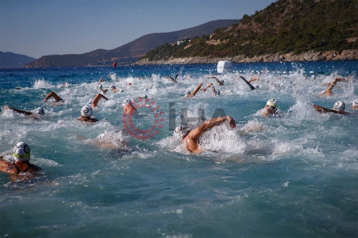 Uluslararası Arena Aquamasters Yüzme Şampiyonası’nda 2 bin 300 sporcu bir araya geldi