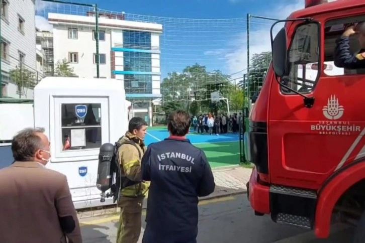 Ümraniye’de lisede yangın paniği