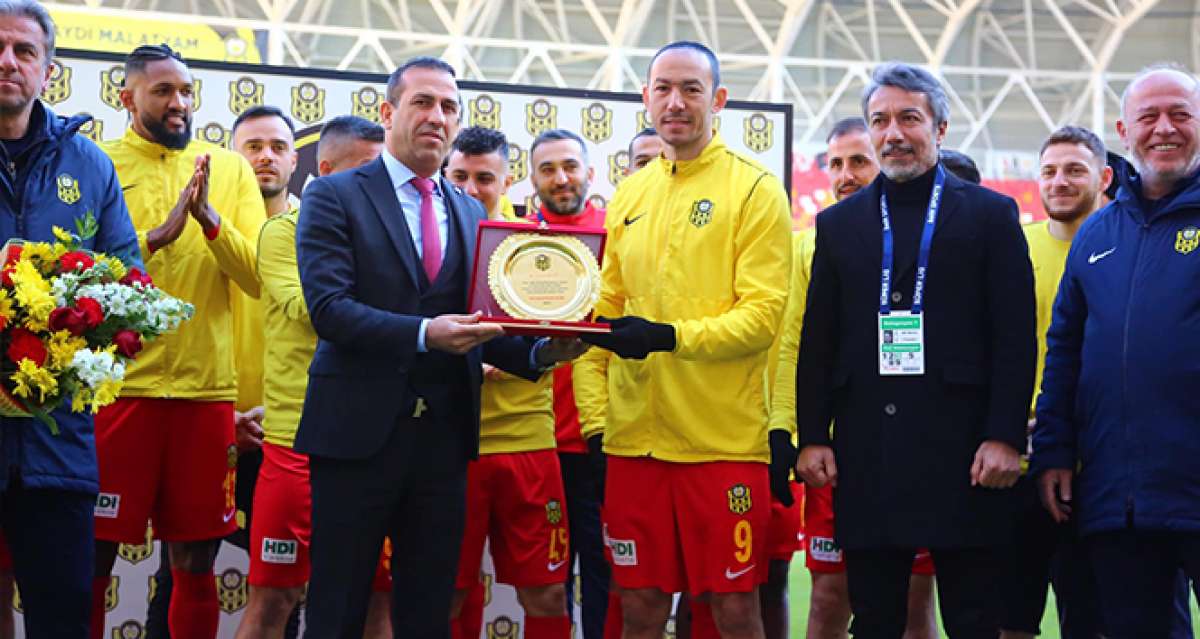 Umut Bulut, Süper Lig'de en çok forma giyen oyuncu oldu