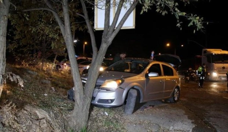 Uşak'taki trafik kazasında 4 kişi yaralandı