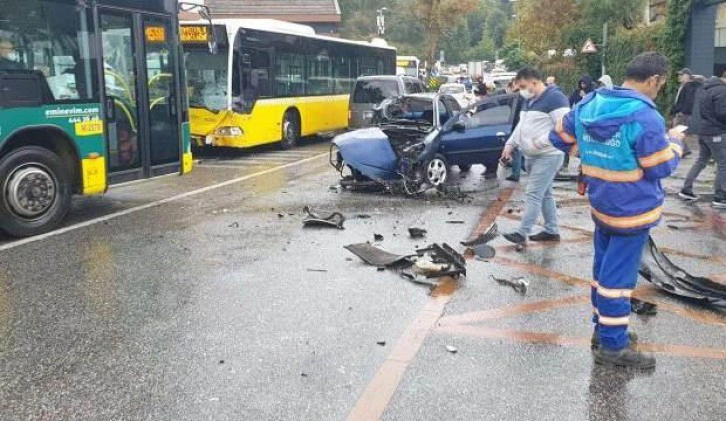 Üsküdar'da İETT faciası! Kafa kafaya çarpıştılar