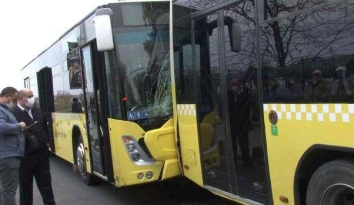 Üsküdar'da İETT'ler çarpıştı