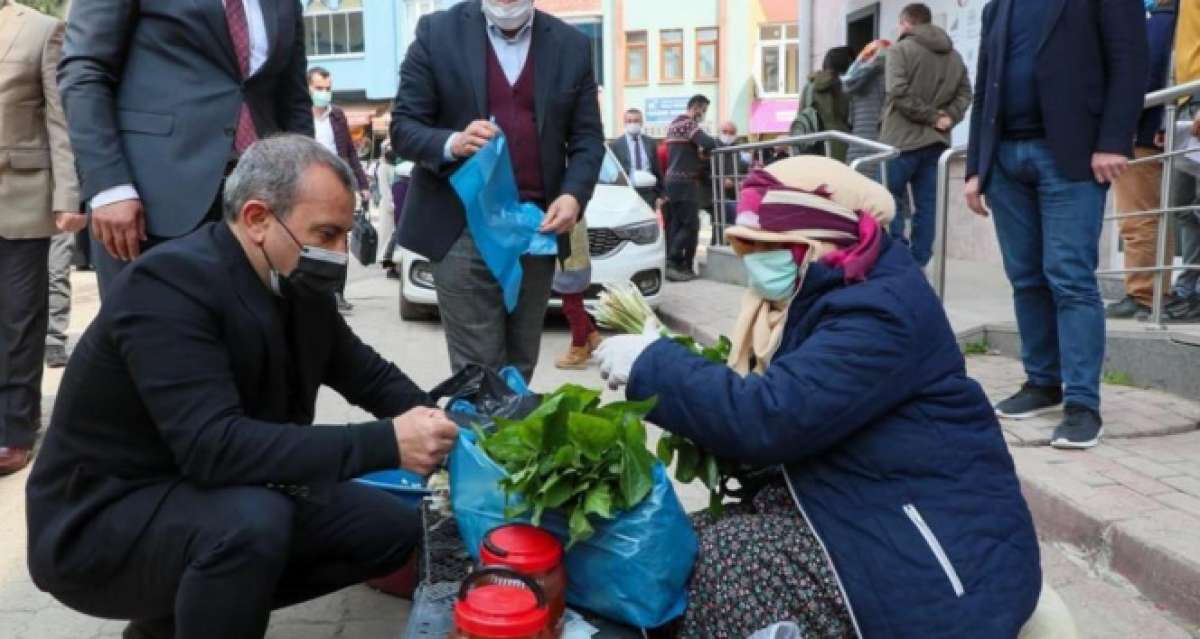 Vali esnaftan satın aldığını vatandaşa dağıttı