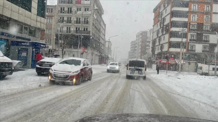 Van ve Muş'ta engelli ve hamile kamu çalışanlarına idari izin