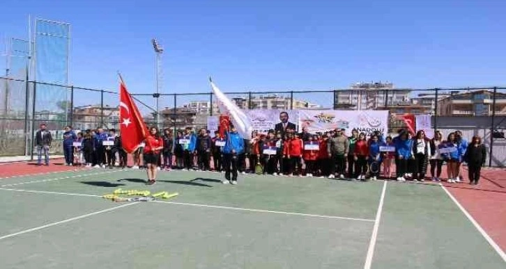 Van'da Analig Tenis Grubu müsabakaları başladı