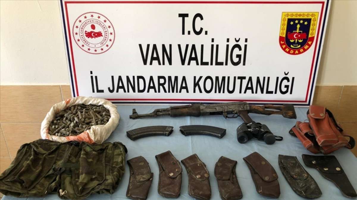 Van'da PKK'lı teröristlere yönelik operasyonda silah ve mühimmat ele geçirildi