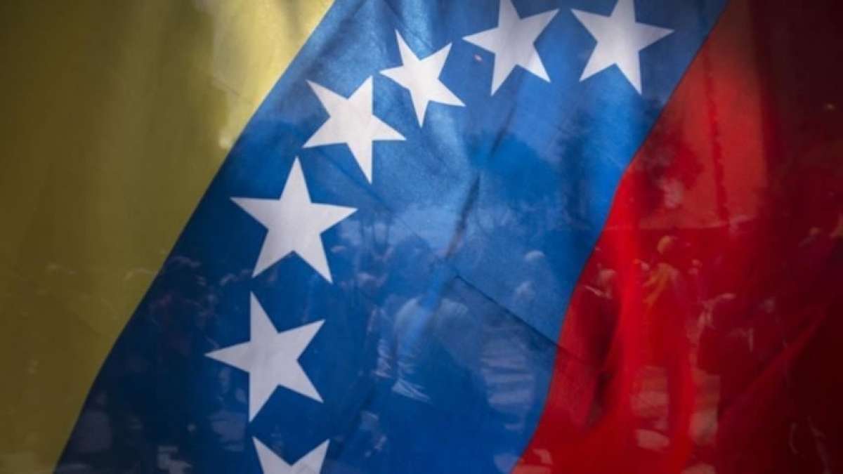 Venezuela, Kovid-19 aşısı almak için ABD ve İngiltere'den dondurduğu hesaplarının açılmasını is