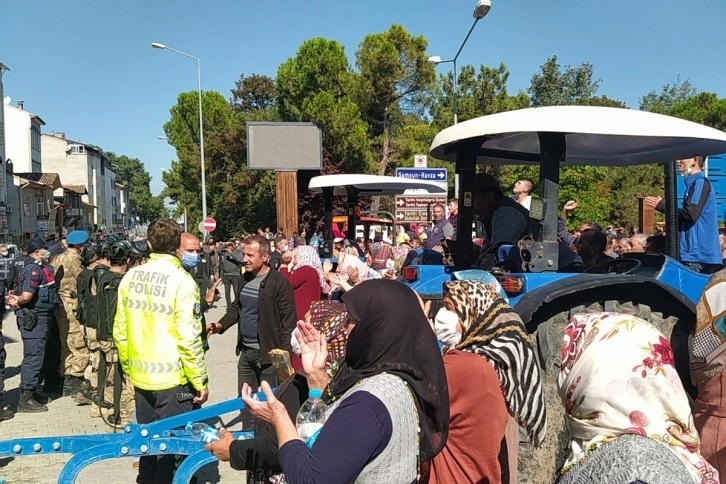 Vezirköprü'de belediyeyi taşlama eylemine 6 tutuklama, 18 adli kontrol