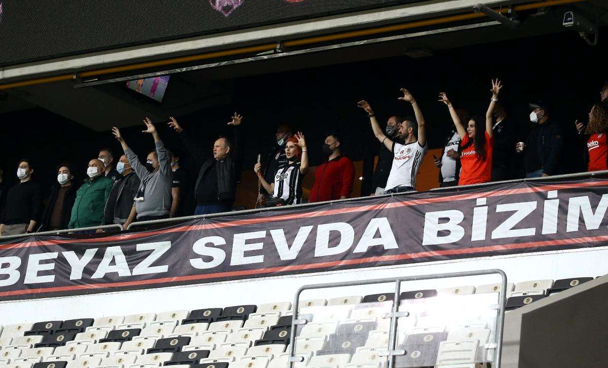 Vodafone Park'ta localar doldu, kısıtlamalara rağmen içeri girmeye çalışan taraftarlar da oldu