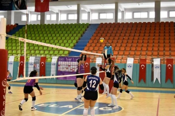 Voleybol 2. Lig: Elazığ Belediyesi Voleybol: 3 Lice Gençlikspor: 0