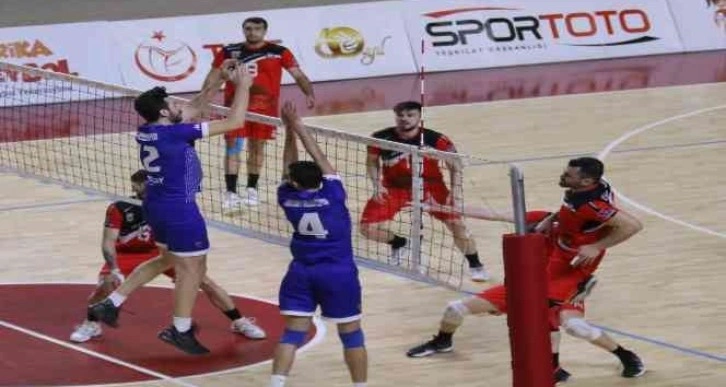 Voleybol 2. Lig Erkekler Yarı Final maçları Sivas’ta başladı