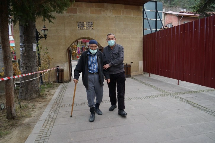 Vücudundaki şarapnel parçasıyla 15 yıl cephede savaşan onbaşının ailesine İstiklal Madalyası