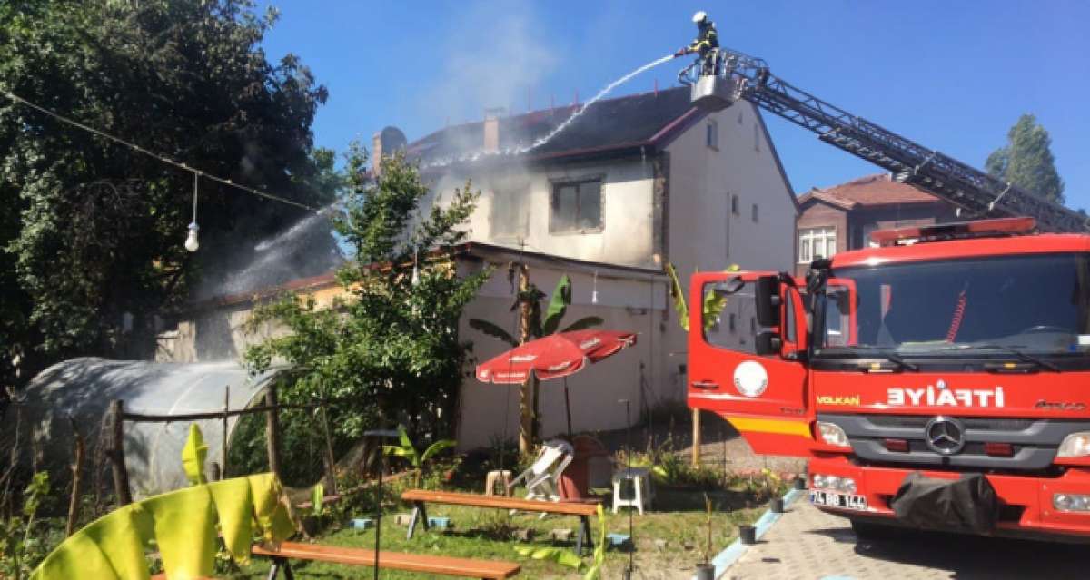 Yangında alevler arasında mahsur kalan anne ve oğlu yaralandı