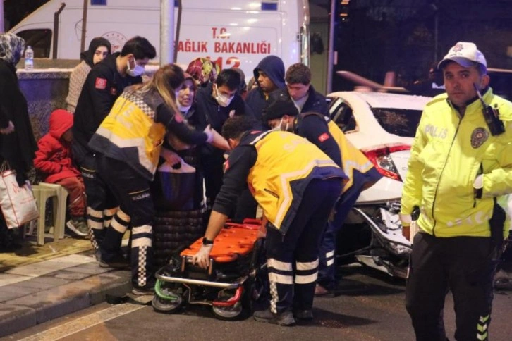 Yarım saat arayla gerçekleşen iki farklı trafik kazası: Toplam 9 yaralı