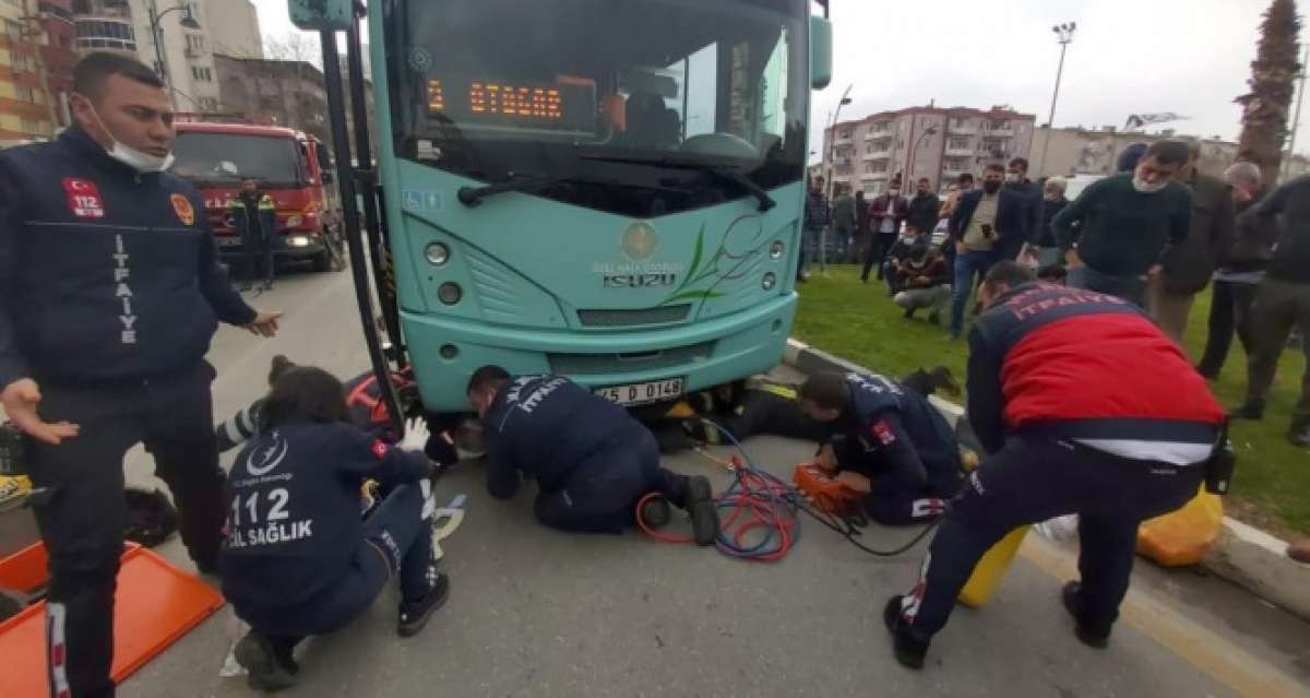 Yaşlı kadın otobüsün altında sürüklendi