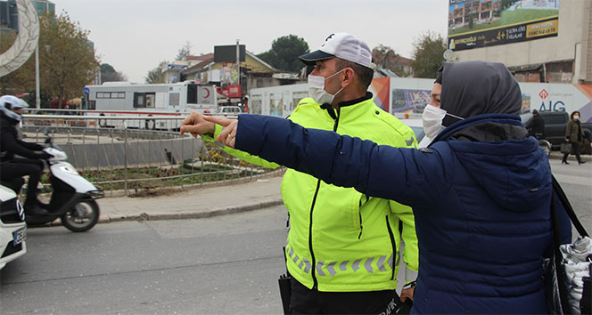 Yayalar geçit yerine yolu kullandı