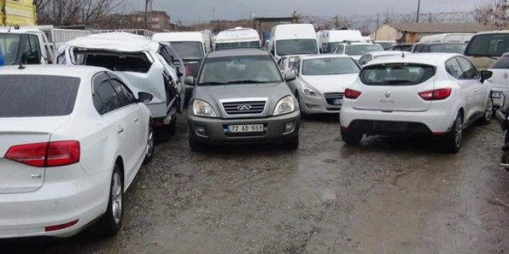 Yediemin otoparklarındaki araçlar, ihaleyle yarı fiyatına satılıyor