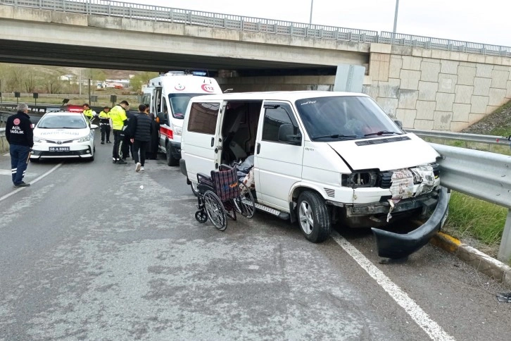 Yemin törenine giden aile kaza yaptı: 4 yaralı