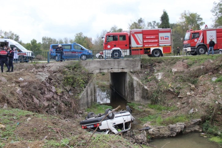 Yeni aldığı otomobiliyle dereye uçtu: 3 yaralı