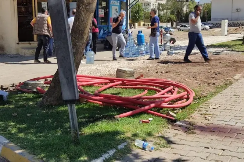 Yeraltı elektrik kablosu patladı, bir çocuk yaralandı