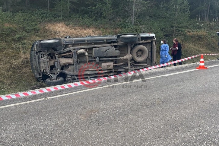 Yoldan çıkan pikap şarampole devrildi: 1 ölü, 1 yaralı