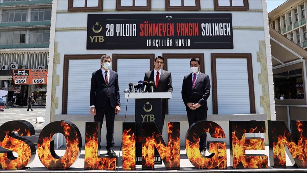 YTB Başkanı Eren, Solingen'deki ırkçı saldırının kurbanlarını andı