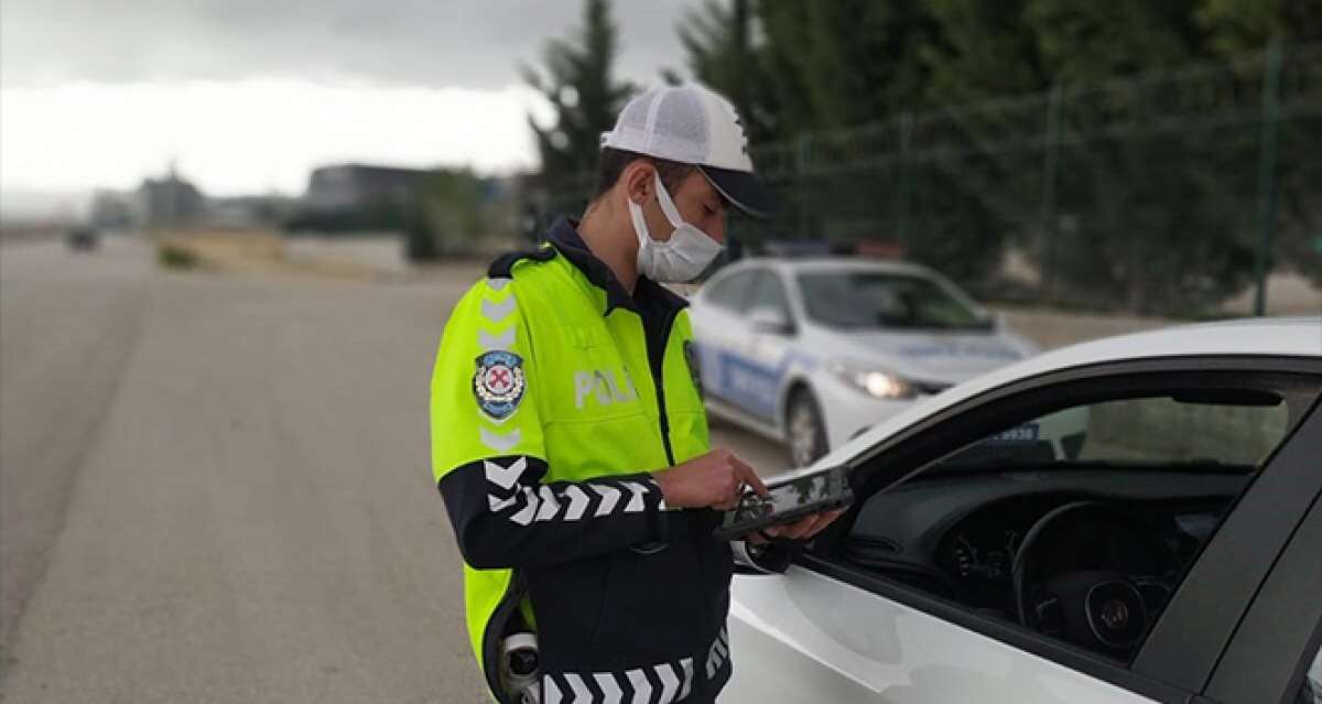 Yurt genelindeki ‘Hız Denetimleri'nde 7 bin 740 araç ile sürücüye işlem yapıldı