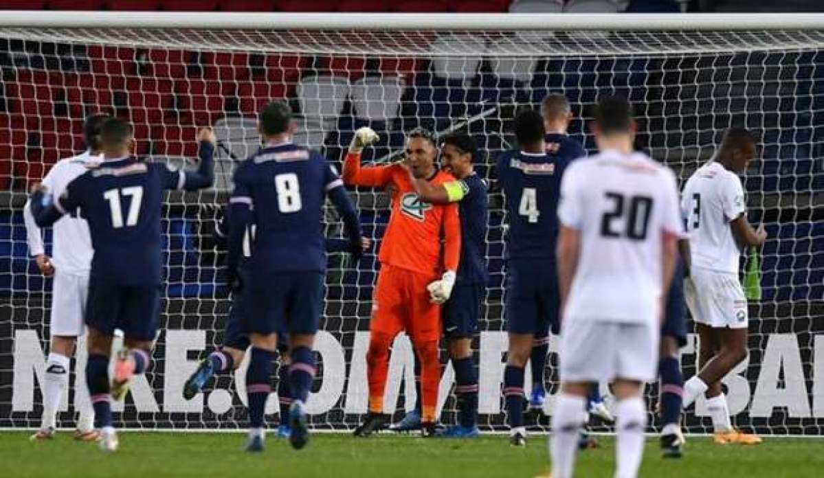 Yusuf Yazıcı penaltı kaçırdı! PSG farklı kazandı!