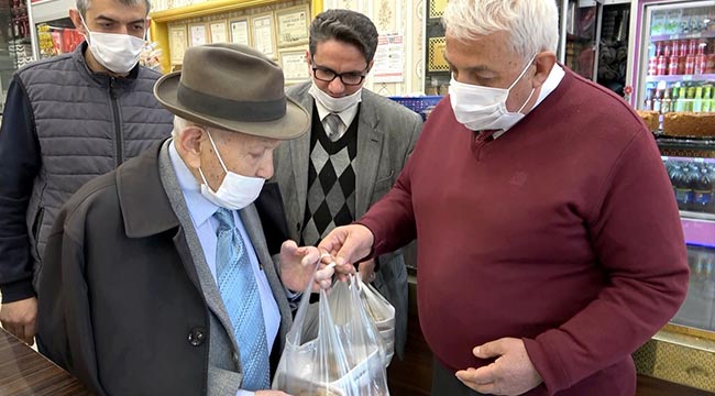 Zenginlik içindeki hayatın yoksullar için terk etti