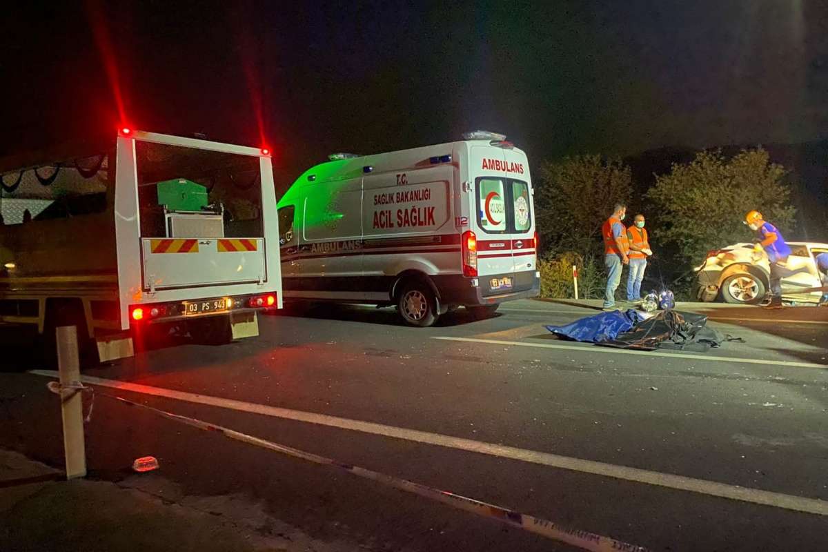 Zincirleme trafik kazasında aynı aileden 4 kişi hayatını kaybetti