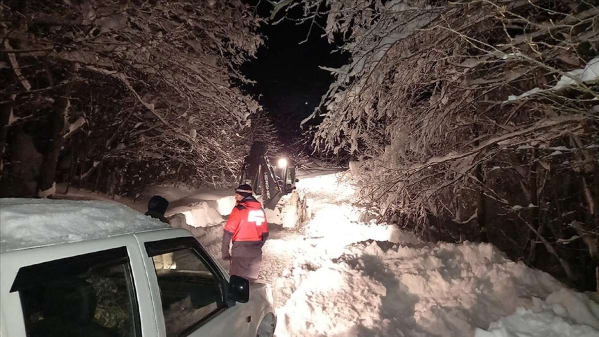 Zonguldak'ta kar nedeniyle yaylada mahsur kalan 16 kişi kurtarıldı