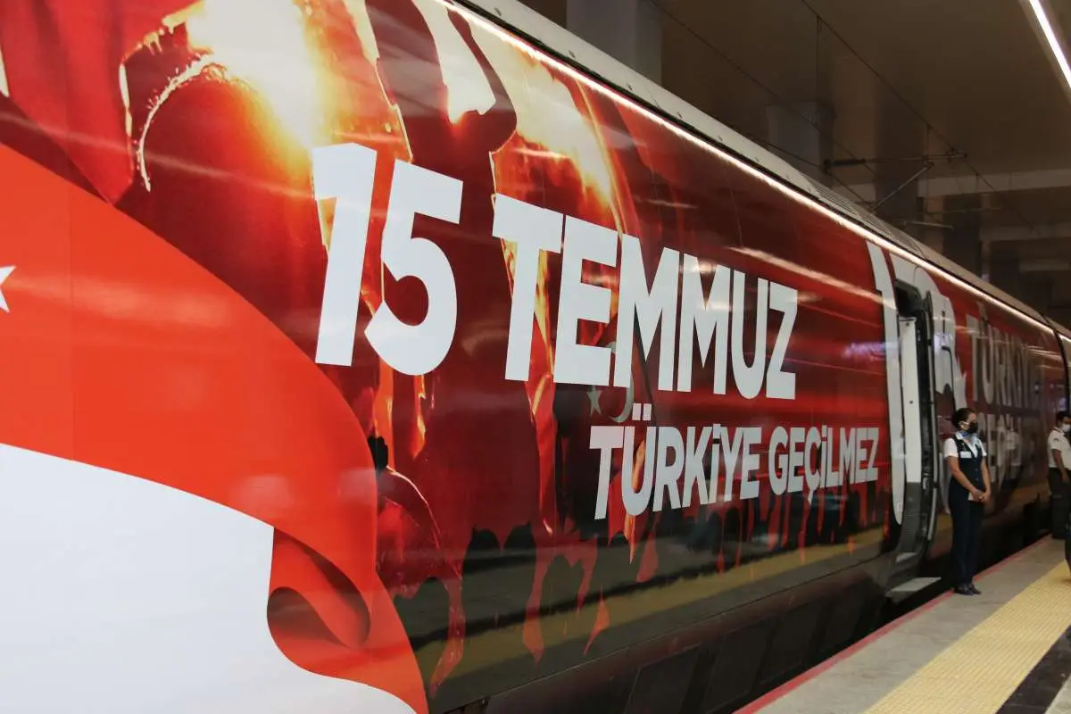 15 Temmuz görseli giydirilen Yüksek Hızlı Tren İstanbul'a uğurlandı