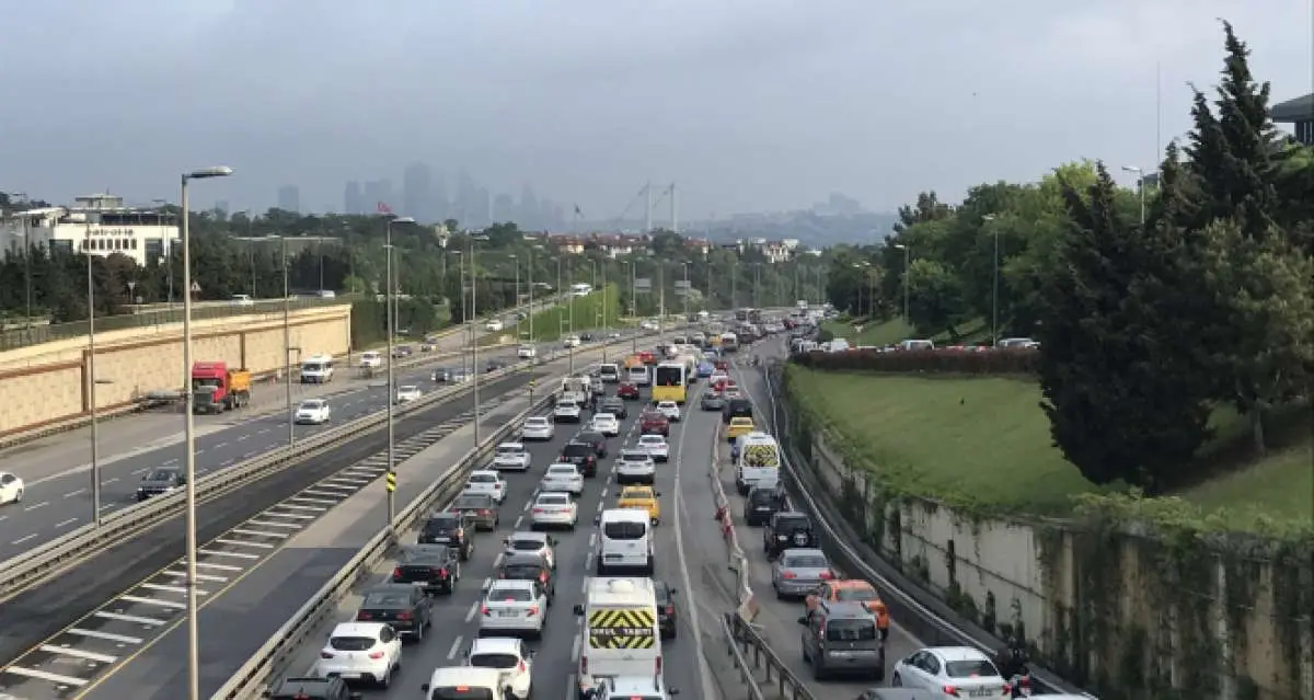 17 günlük tam kapanma sonrası İstanbul'da trafik yoğunluğu