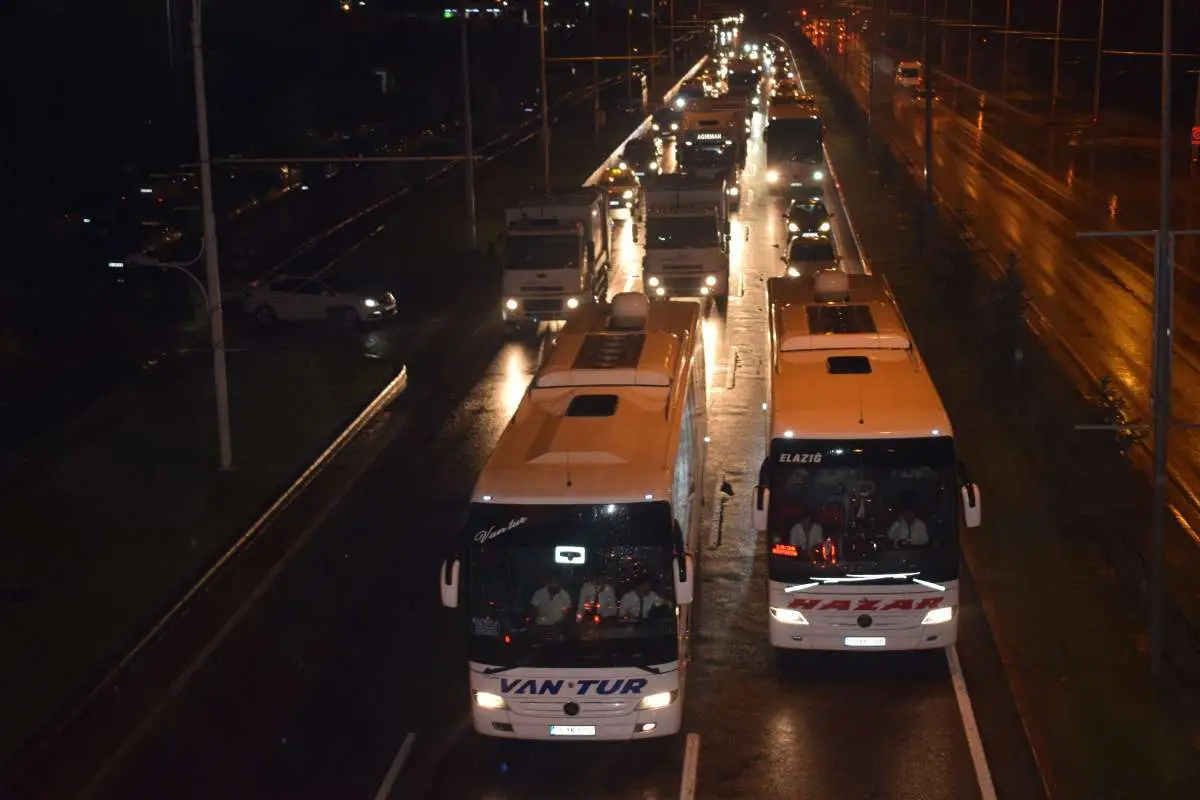 20 dakikalık sağanak yağış Malatya'yı felç etti