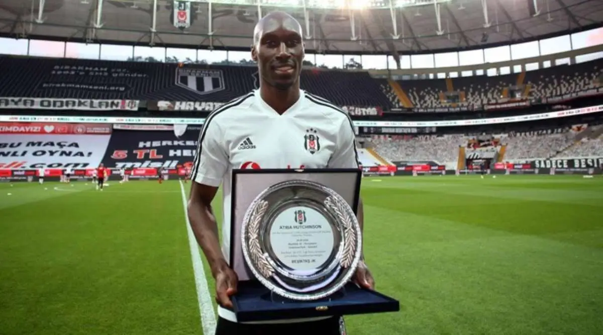 38 yaşındaki Atiba Hutchinson, Beşiktaş'ın tarihine adını altın harflerle yazdırdı