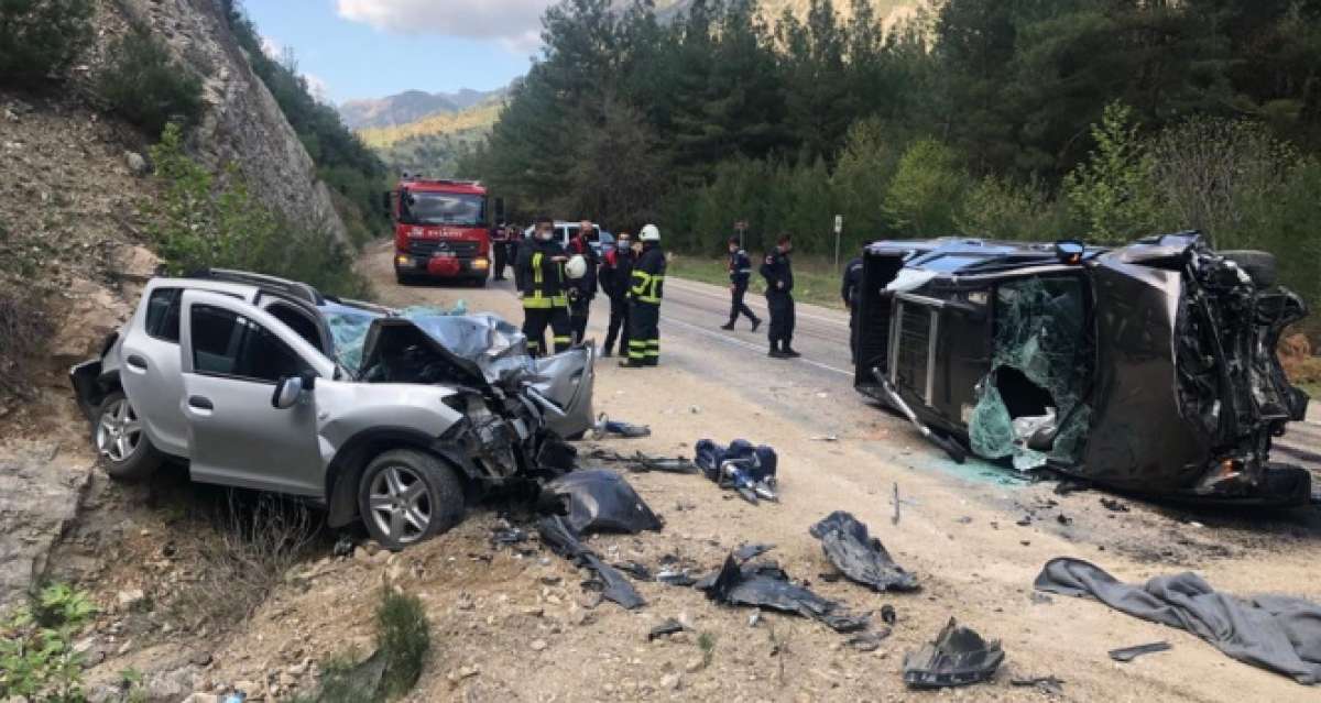 Adana'da feci kaza: 3 ölü, 3 yaralı