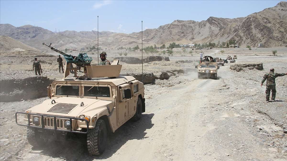 Afganistan'da Taliban ilk kez bir vilayet merkezini ele geçirdi