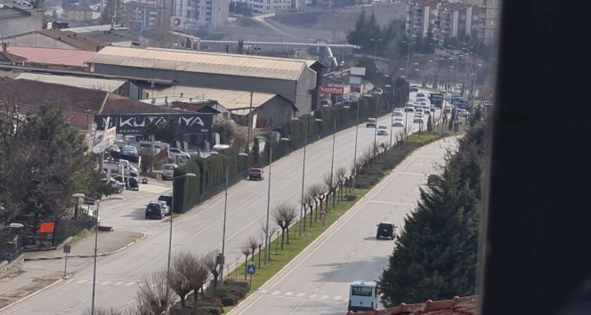 Akan trafiğe rağmen ters yönde tehlikeli yolculuk