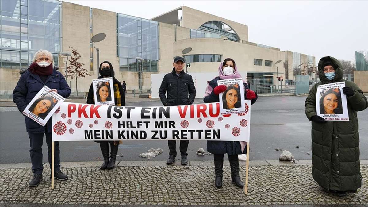 Almanya'da PKK tarafından kızı kaçırılan anne eylemini sürdürüyor