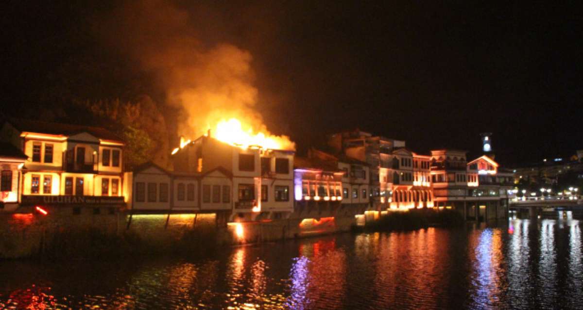 Amasya'da tarihi evlerin bulunduğu alandaki otelde yangın çıktı