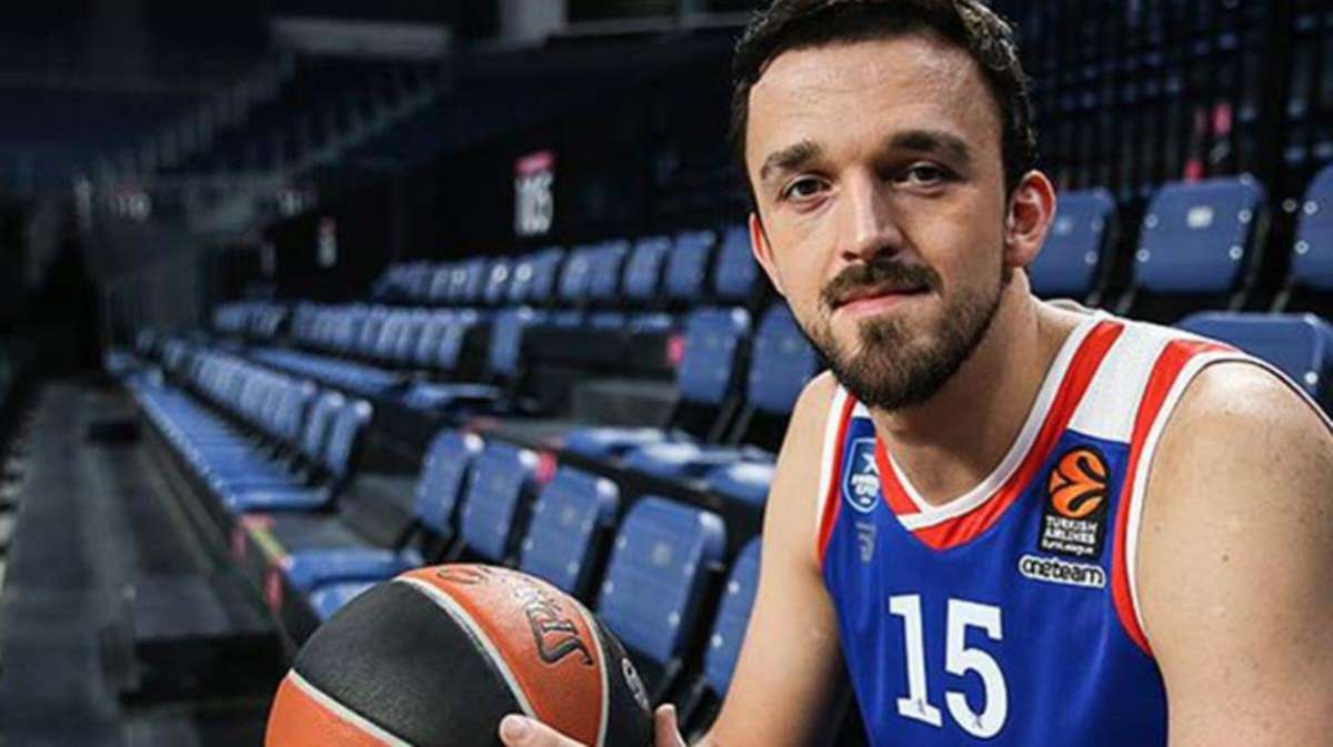 Anadolu Efes ile EuroLeague kazanan Sertaç, Avrupa devi Barcelona'ya transfer oldu