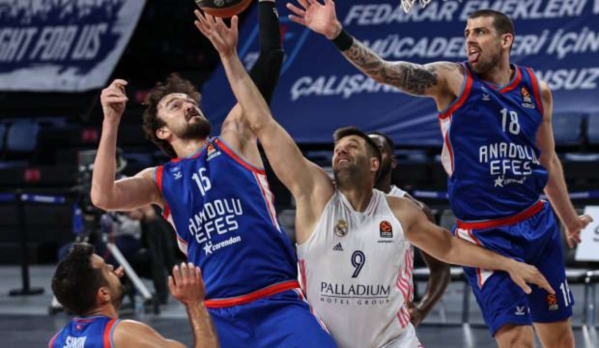 Anadolu Efes, Real Madrid'i parkeye gömdü!