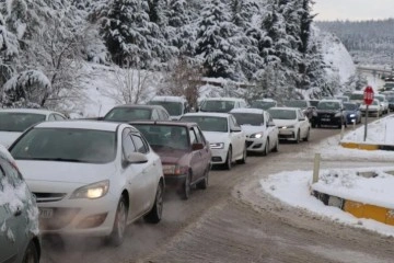 Antalya karayolunda uzun araç kuyrukları oluştu