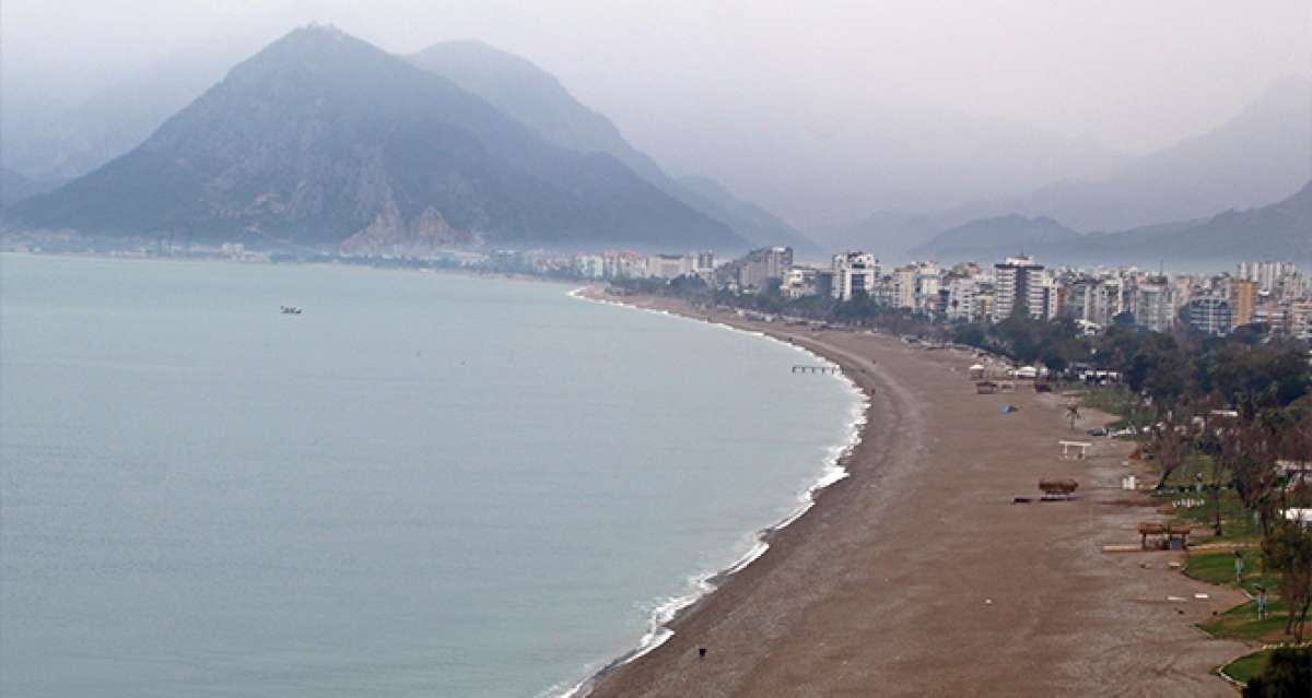 Antalya'da deniz suyu, hava sıcaklığının iki katına çıktı