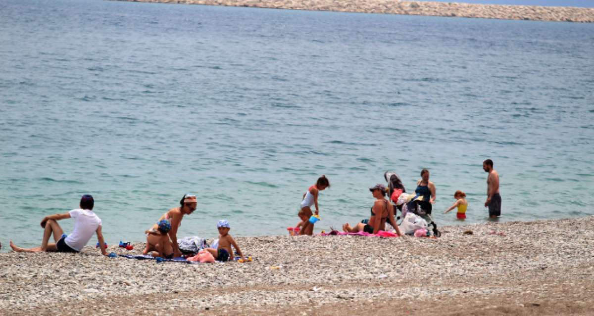 Antalya'da sahilde yerleşik olmayan turist yoğunluğu