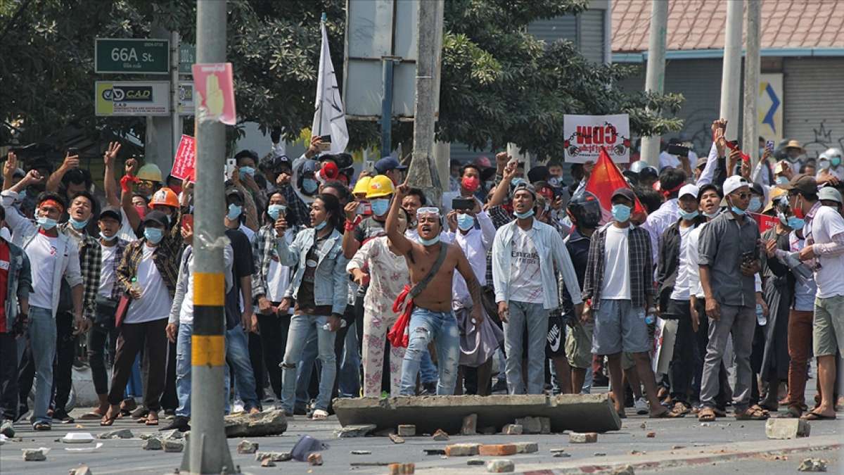 AP: Myanmar'da güvenlik güçlerinin göstericilere müdahalesinde ölenlerin sayısı 33'e yükse