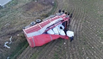 Arnavutköy&rsquo;de devrilen TIR&rsquo;ın sürücüsü öldü