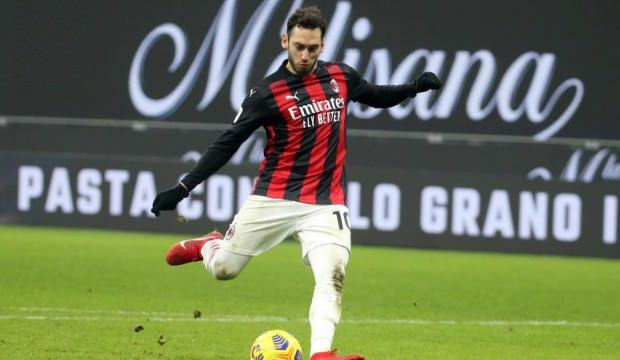 Arsenal, Hakan Çalhanoğlu'nu transfer etmek istiyor!