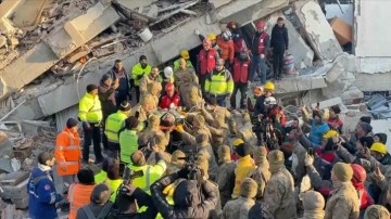 "Asrın felaketi"nden etkilenen Hatay'da 101. saatte bir kişi enkazdan kurtarıldı